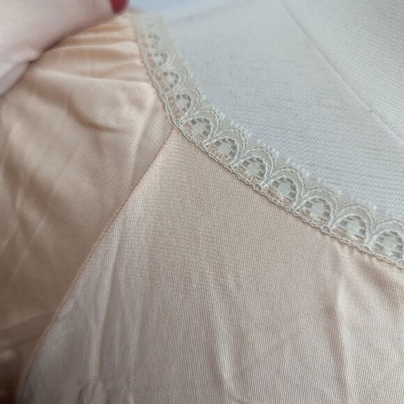 Vintage Woman's Vanity Fair Medium Peach Slip Nightgown Made in USA - Picture 5 of 10
